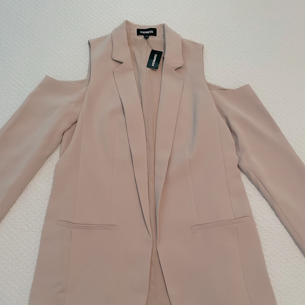 Open shoulder blazer